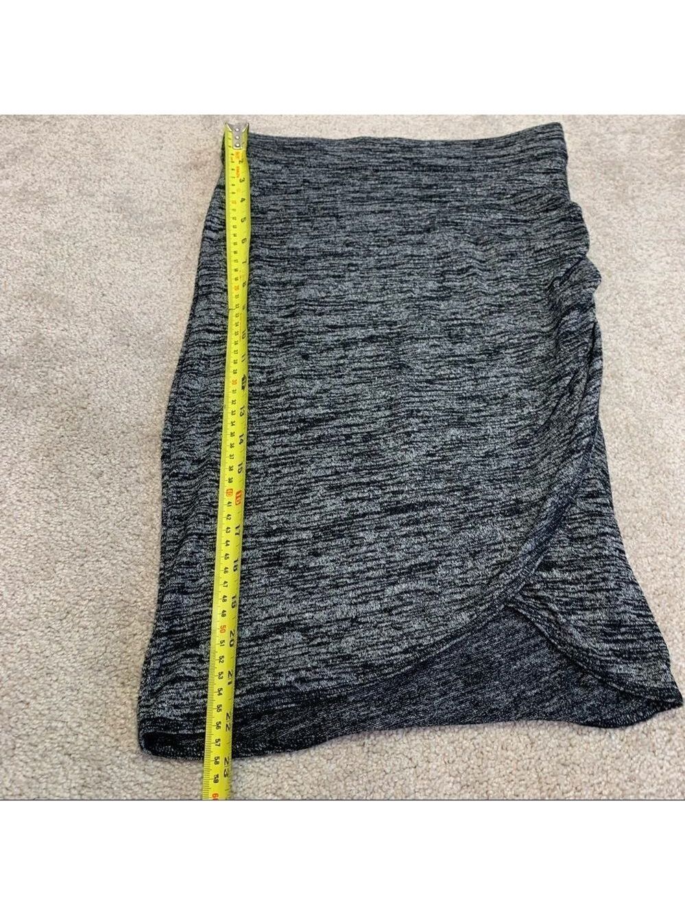 𝅺ARITZIA Wilfred gray ruched stretchy Tyra skirt size small - Picture 7 of 9